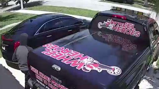 Homeowner Chases Teen Suspects Breaking Into Cars In Miami
