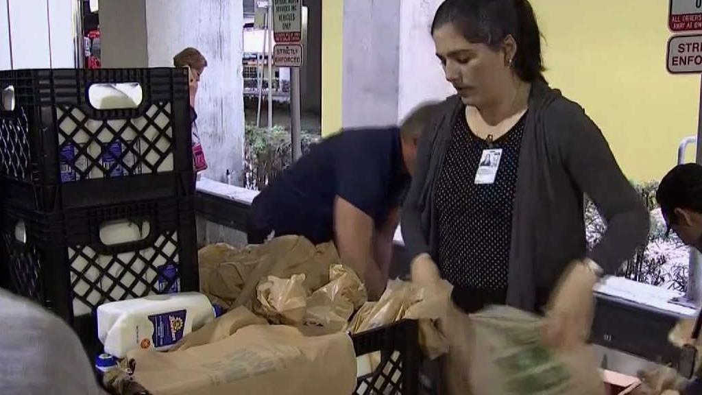 Food Donated to TSA Employees at MIA During Shutdown