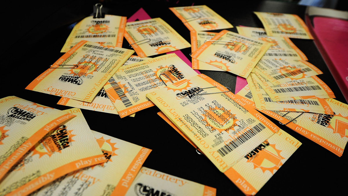 20-Year-Old Florida Man Claims $450M Mega Millions Jackpot