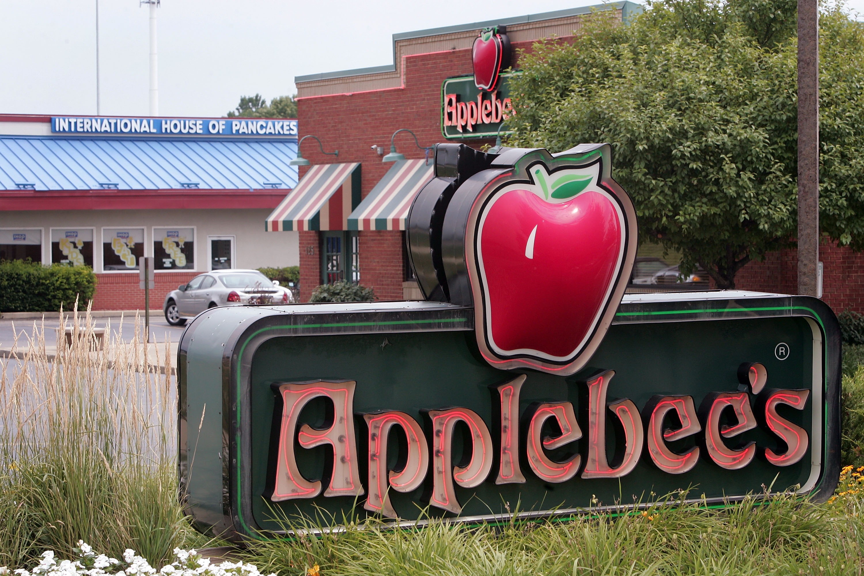Veterans Day Food Freebies: Applebee's, IHOP, Outback & More
