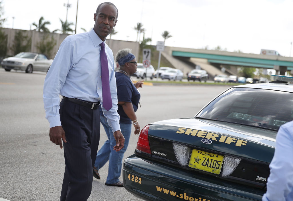 Community Members Show Support for Broward Schools Leader