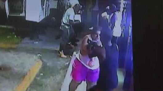 Witnesses Watch as Woman Robbed at Fort Lauderdale Store